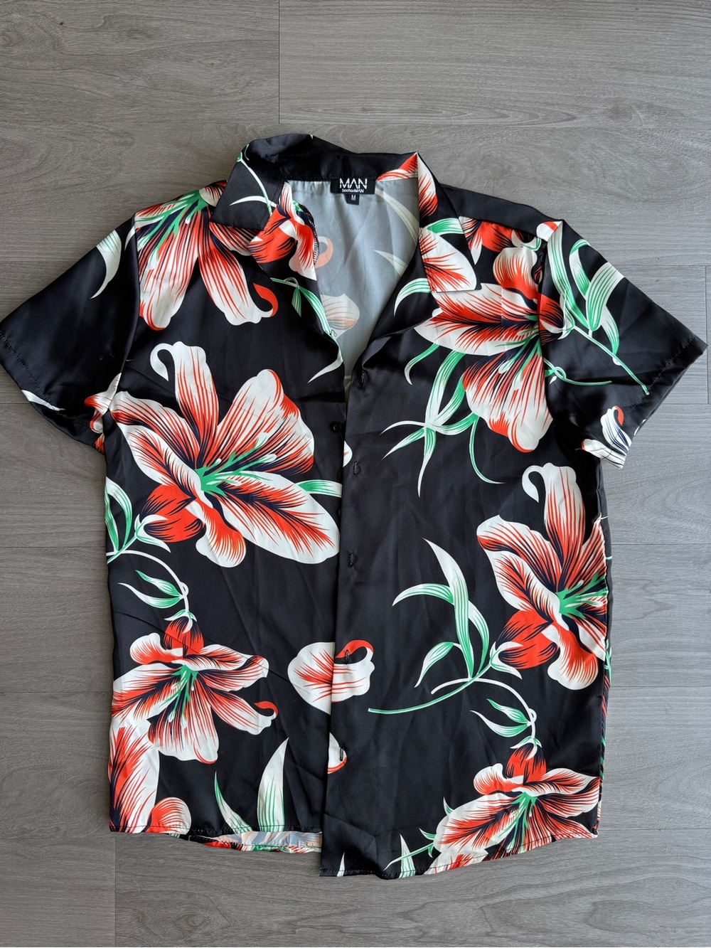 Vacation Mens Black Floral Short-Sleeve Button-Up Shirt NWOT